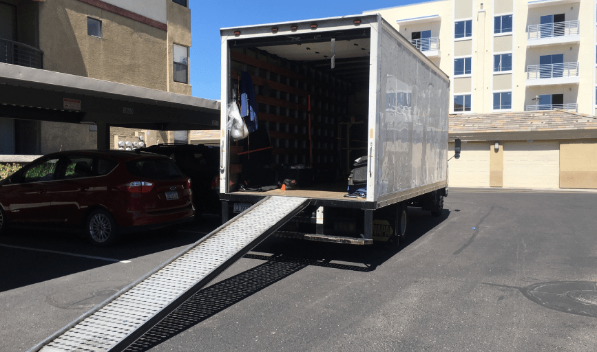 <p style="font-family: 'Poppins', sans-serif; font-weight: 700; font-size:24px;">COMMERCIAL MOVING</p>